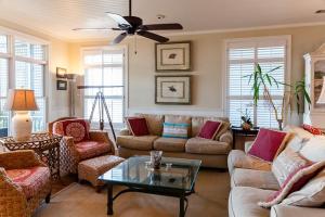 O zonă de relaxare la Ocean Point 43 by Wild Dunes, Oceanfront Home