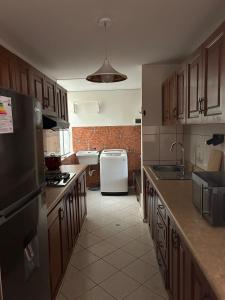 Dapur atau dapur kecil di Apartment - US Embassy +2 gambar