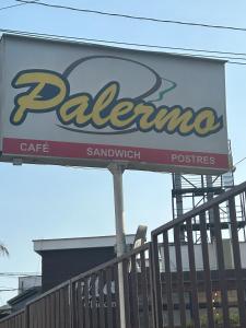 Sijil, anugerah, tanda atau dokumen lain yang dipamerkan di Apartment - US Embassy