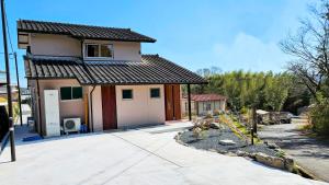 a house is being built with a driveway at goodRAC stay kyoto Kameoka in Yagi