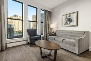 Khu vực ghế ngồi tại Club Wyndham La Belle Maison