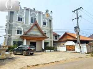 a truck parked in front of a large building at GRAD Miksoxy Hotel Vang Vieng in Vang Vieng