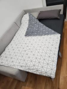 Ένα ή περισσότερα κρεβάτια σε δωμάτιο στο Studio Trebisnjica +3 φωτογραφίες