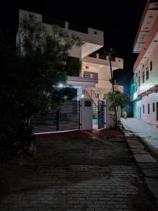 Budova, kde se penzion nachází + 14 fotografií