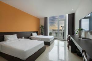 Giường trong phòng chung tại COCO Tuan Chau Hotel