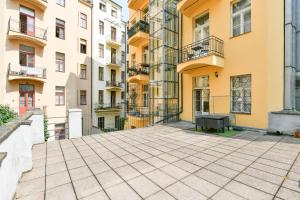 Το κτήριο όπου στεγάζεται  το διαμέρισμα