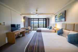 Postel nebo postele na pokoji v ubytování Rydges Esplanade Resort Cairns