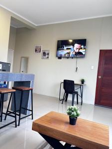 TV a/nebo společenská místnost v ubytování Hostal Cordillera Azul