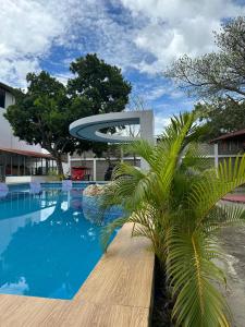Bazén v ubytování Hostal Cordillera Azul nebo v jeho okolí