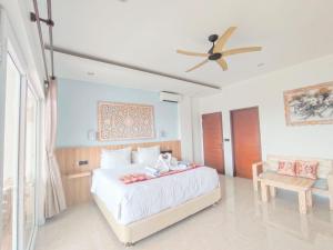a bedroom with a bed and a ceiling fan at Solaluna Beach Homestay in Amed