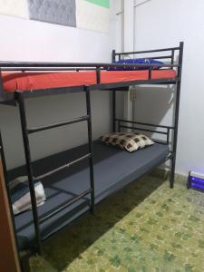 Palanda nebo palandy na pokoji v ubytování Medan Dazhong Backpacker's Hostel