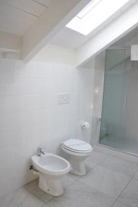 Koupelna v ubytování B&B Leonardo + 37 fotografií