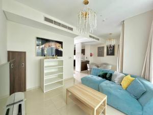 Χώρος καθιστικού στο 3 BR Fully Furnished with BBQ Griller