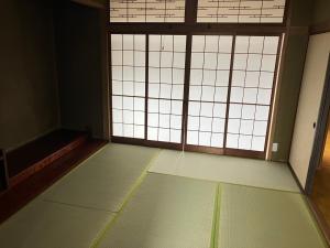Galeriebild der Unterkunft 芦原温泉駅から徒歩5分の1棟貸切民泊 最低限芦原温泉駅前 in Awara
