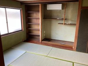Fotografie z fotogalerie ubytování 芦原温泉駅から徒歩5分の1棟貸切民泊 最低限芦原温泉駅前 v destinaci Awara