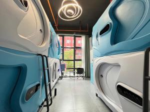 Gambar di galeri bagi Yunduo Jinxiu Space Capsule Hotel & Kunming South Railway Station Branch di Kunming