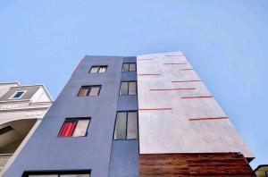 a tall building with windows on the side of it at Townhouse Bargi Hills Formerly Hotel Sharma in Jabalpur
