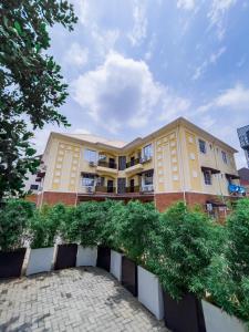 Budova, kde se apartmán nachází + 37 fotografií