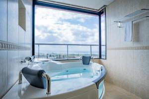 Koupelna v ubytování Royal Hotel
