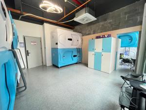 Televisyen dan/atau pusat hiburan di Yunduo Jinxiu Space Capsule Hotel & Kunming South Railway Station Branch