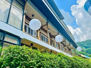 a building with white lights on the side of it at Suites by Eco Hotels in El Nido