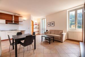 Η κουζίνα ή μικρή κουζίνα στο Varenna Lake View Apartments