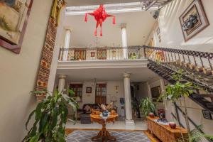 O zonă de relaxare la Capital O Hotel Patio Pombo