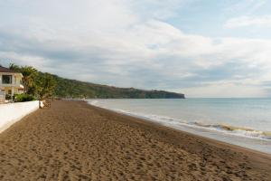 Φωτογραφία από το άλμπουμ του Beach & Nature Escape at One Bakawan σε Lian
