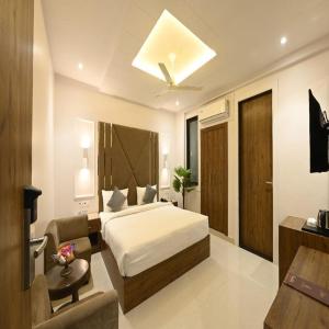 Rúm í herbergi á Hotel Avalon Palms Agra