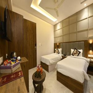 Rúm í herbergi á Hotel Avalon Palms Agra