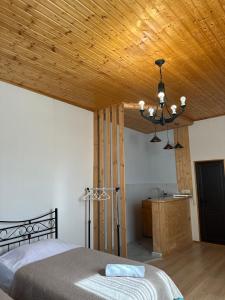 Postel nebo postele na pokoji v ubytování Teona's Guesthouse in Mestia