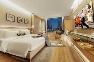 TV/trung tâm giải trí tại Yes Rustic Luxury Rome Art Hotel