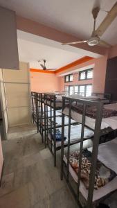 Postel nebo postele na pokoji v ubytování Mysuru-hotel