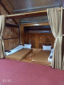 Postel nebo postele na pokoji v ubytování Homestay Pù Thung