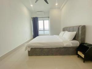 Ένα ή περισσότερα κρεβάτια σε δωμάτιο στο NEW Minimalist Cozy 3R3B SgBesi - 6 pax +32 φωτογραφίες