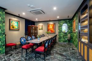 Charmpearl Hotel & Suites的休息区