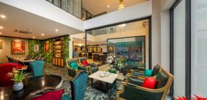Charmpearl Hotel & Suites的休息区
