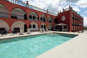a large building with a swimming pool in front of it at Hotel Boutique Nueva Escocia, Puebla in Puebla