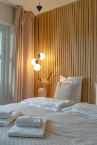 Letto o letti in una camera di Strandhotel Klitrosen