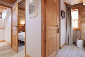 Postel nebo postele na pokoji v ubytování Chalet Hôtel des 2 Gares & SPA