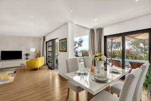 Posezení v ubytování Villa Festina lente a luxury villa in Makarska, heated pool