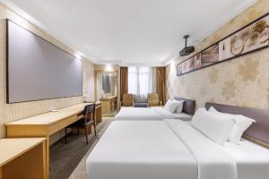 Postel nebo postele na pokoji v ubytování Fuhao Hotel + 30 fotografií