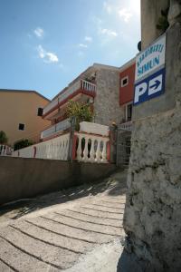 Το κτήριο όπου στεγάζεται  το διαμέρισμα