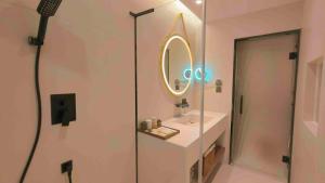 Ένα μπάνιο στο 溪阳依山静私汤国风庭院 +29 φωτογραφίες