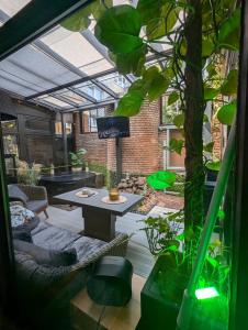 a conservatory with a table and a tree at Luxus Ferienwohnung Troisdorf in Troisdorf