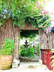 a garden with a fountain and a statue at Artist's Place Trat in Trat