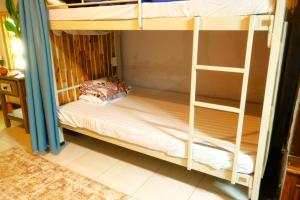 Voodi või voodid majutusasutuse Sakura Hostel Saigon toas