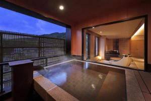 Almennt fjallaútsýni eða fjallaútsýni eins og það er á ryokan-hótelinu