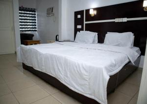 Katil atau katil-katil dalam bilik di Option one hotel and suite