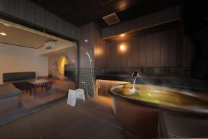 Baðherbergi á Marukyu Ryokan